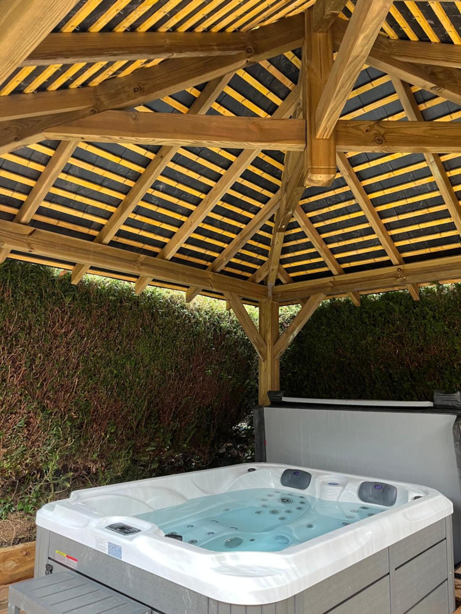 Domaine Du Gros Chene - Terrasses Avec Jacuzzis Privatifs Apartment Ablon Exterior photo