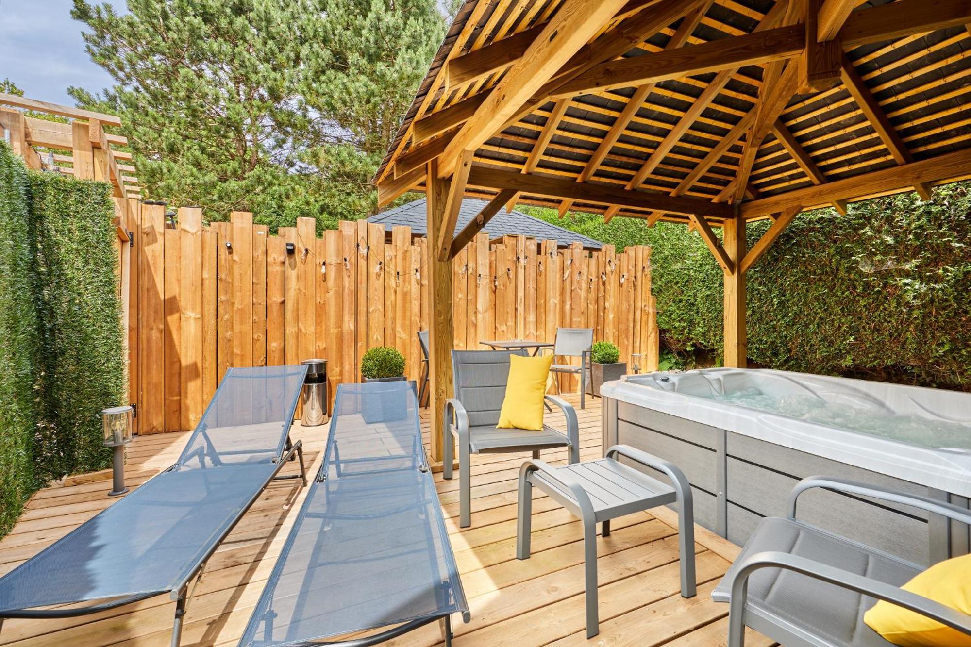 Domaine Du Gros Chene - Terrasses Avec Jacuzzis Privatifs Apartment Ablon Exterior photo