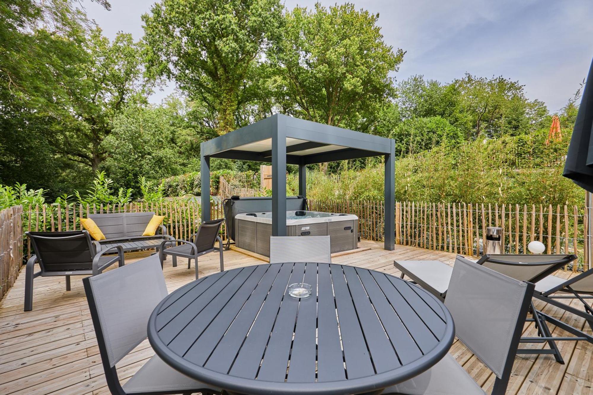 Domaine Du Gros Chene - Terrasses Avec Jacuzzis Privatifs Apartment Ablon Exterior photo