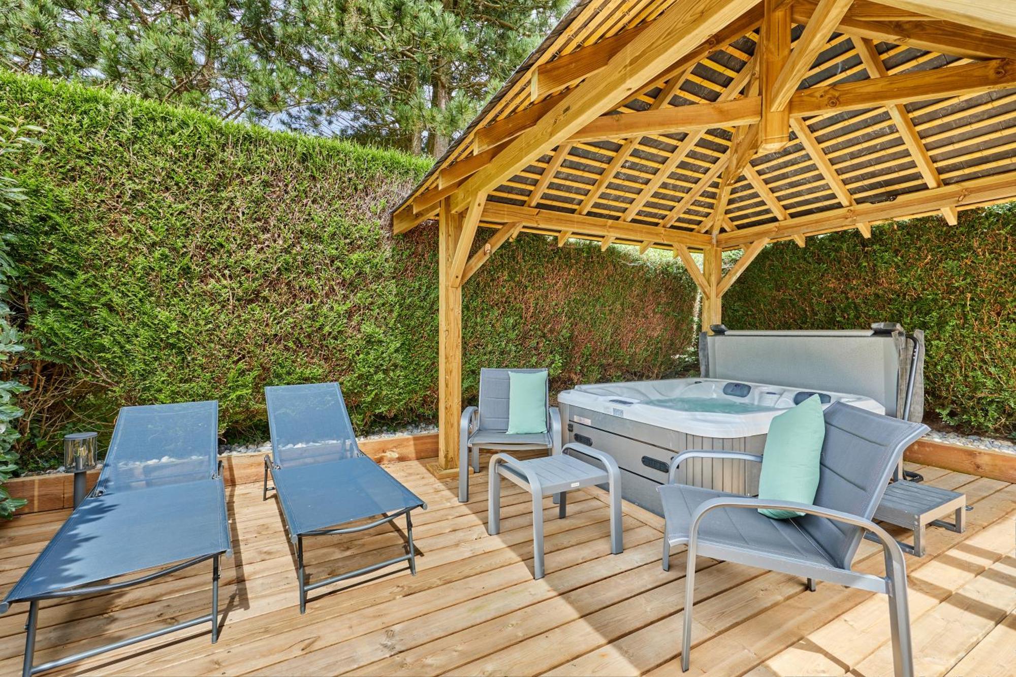 Domaine Du Gros Chene - Terrasses Avec Jacuzzis Privatifs Apartment Ablon Exterior photo