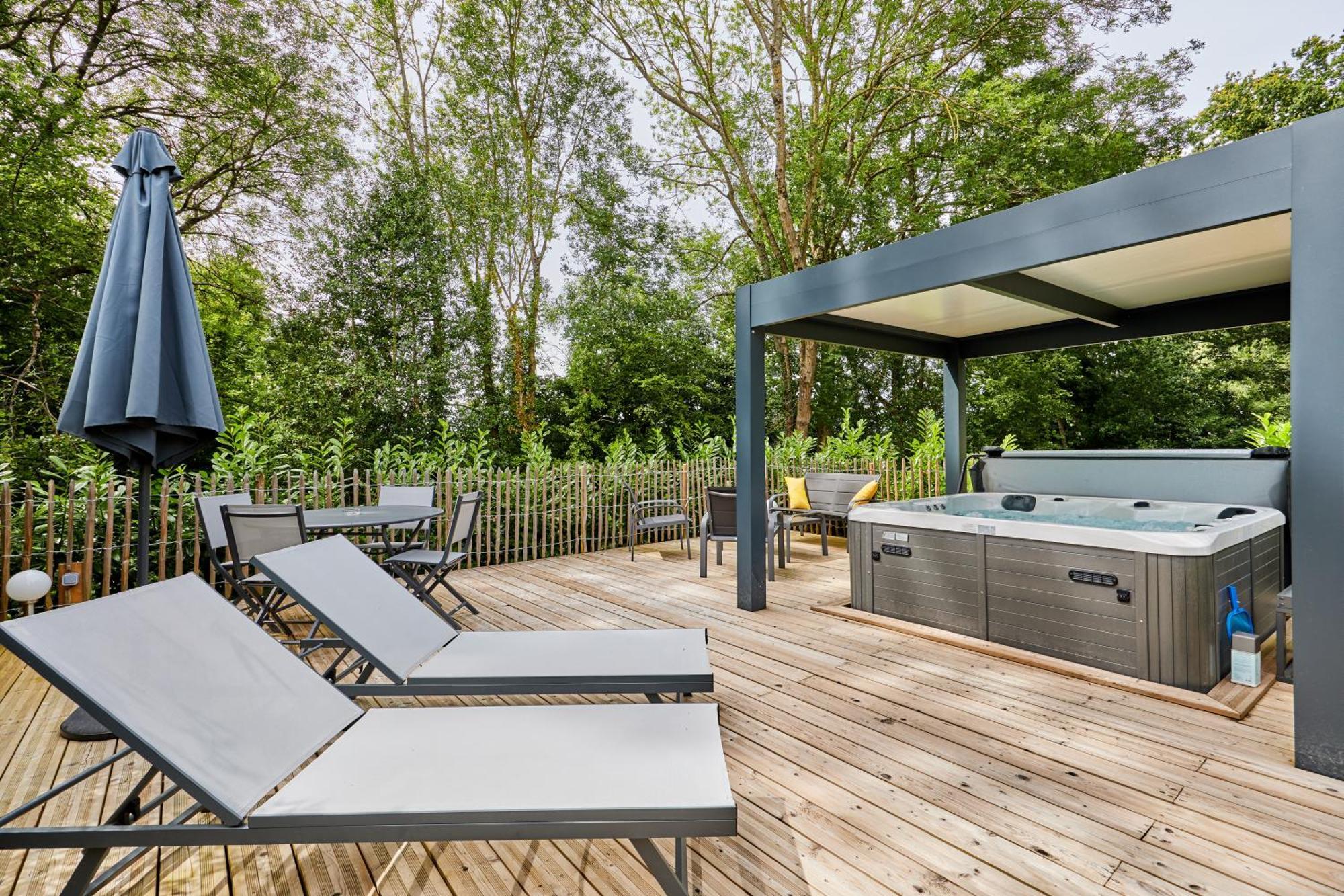 Domaine Du Gros Chene - Terrasses Avec Jacuzzis Privatifs Apartment Ablon Exterior photo